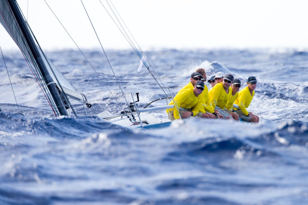 vstbarth2014-srm-upwind-crew-below-wave-line